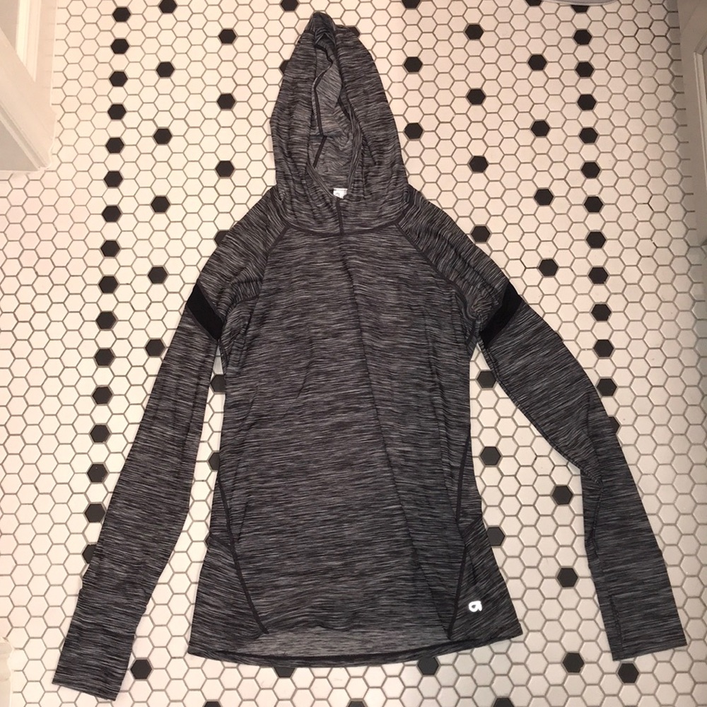 Women’s Gap Fit hooded running pull over shirt M